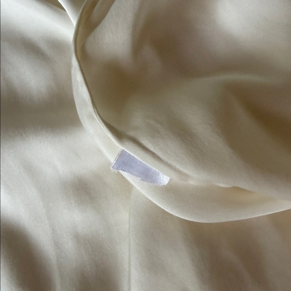 Quince feminine cream color blouse w buttons. - Picture 4 of 5